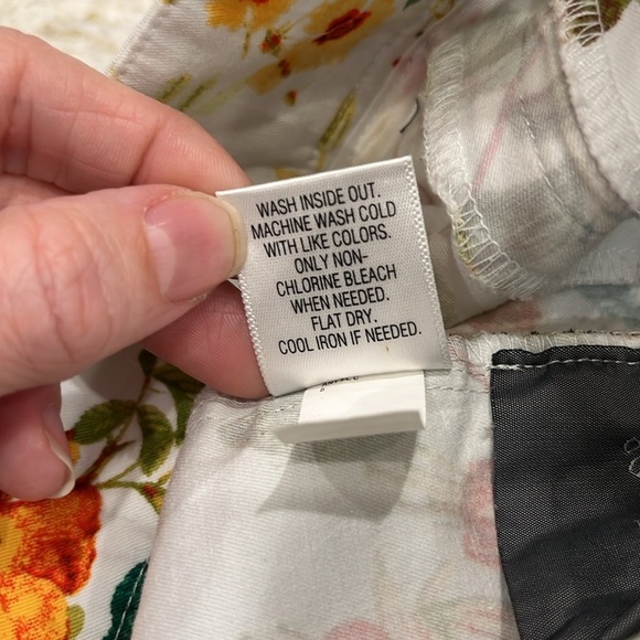 Disney | Alice Through the Looking‎ Glass Cropped Jeans | Size 8 - Picture 13 of 14